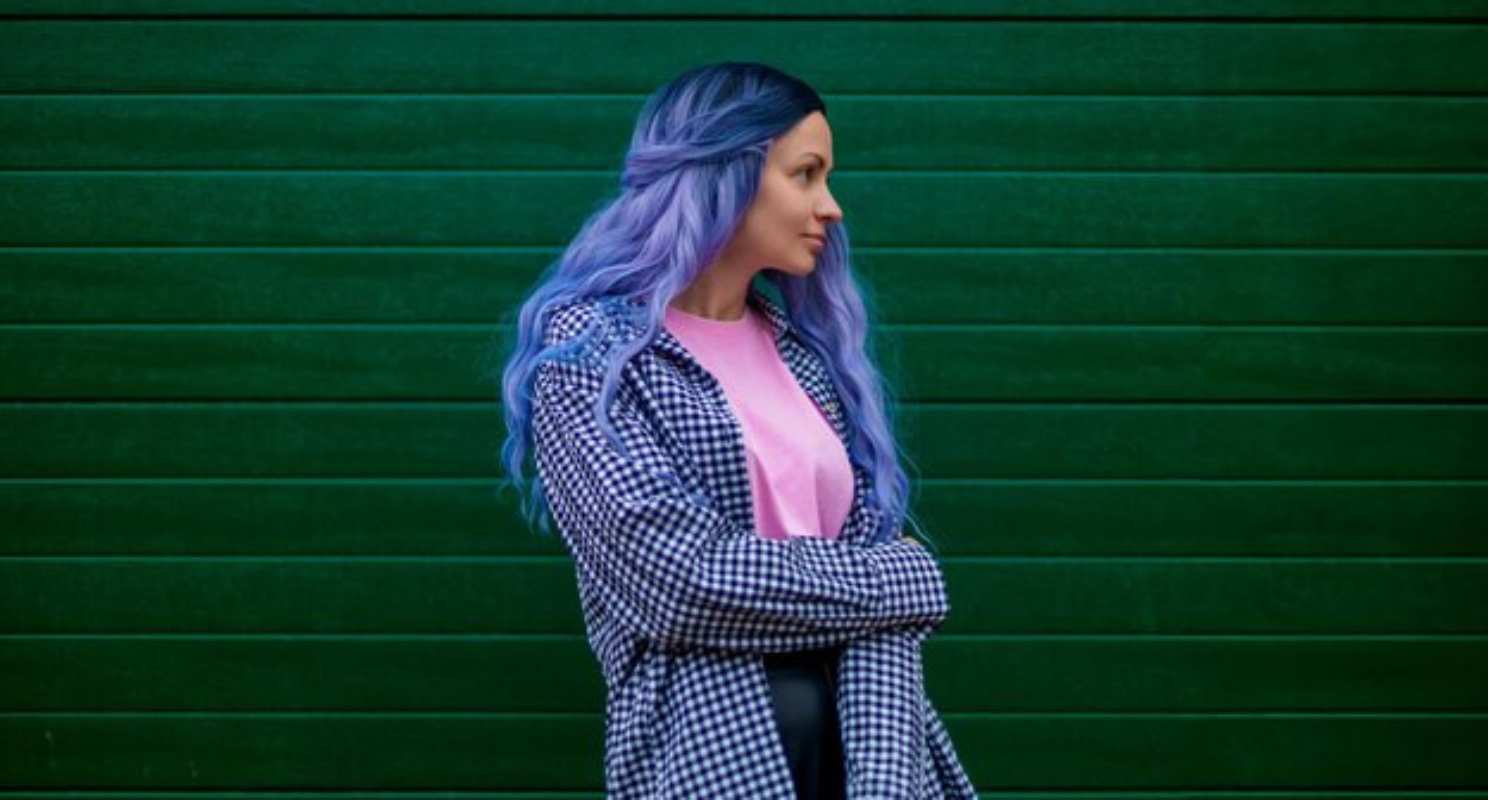 Vibrant Blue to Purple Fade